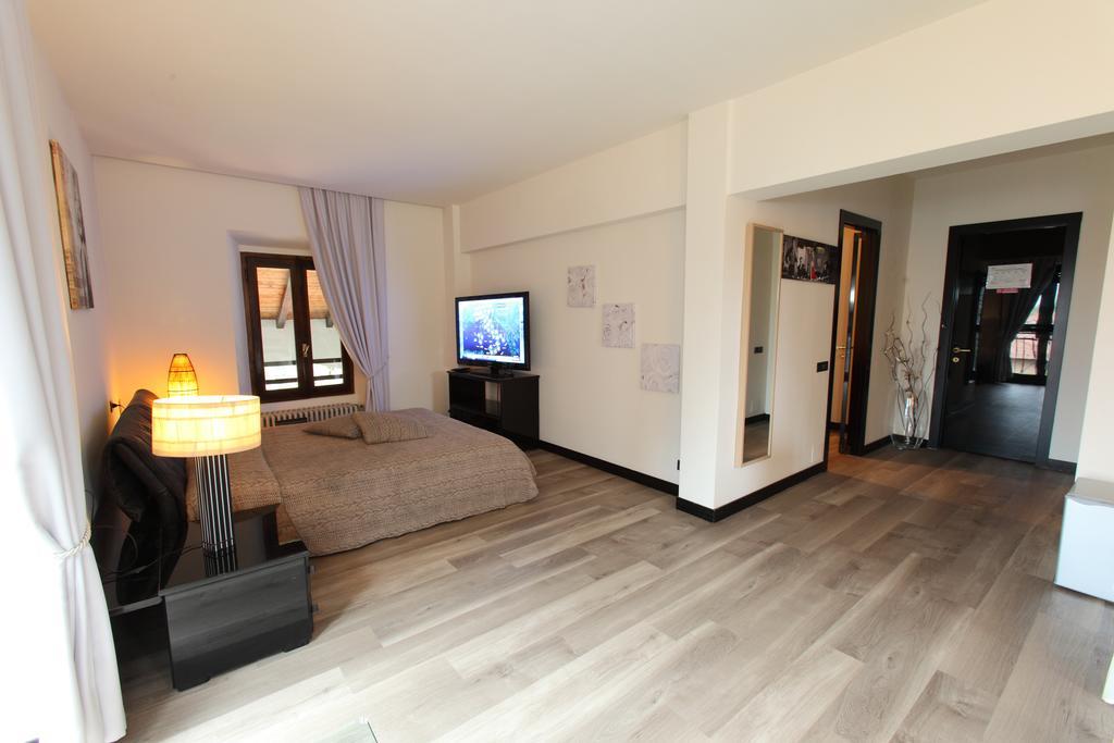 Il Castello B&B Varallo Pombia Екстер'єр фото